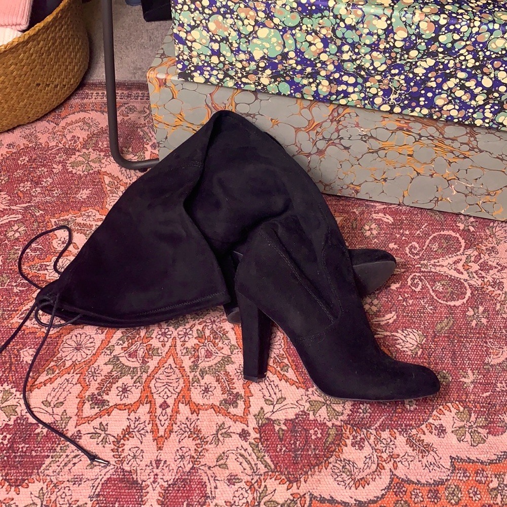 Super cute knee high velvet boots